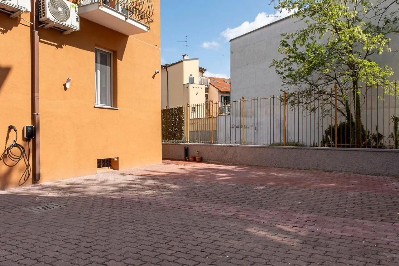 Leader Apartment 4 - Monzino - Hockey Msg Arena - Linate - Milano İtalya